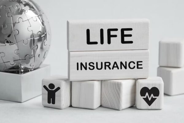 universal life insurance vs whole life